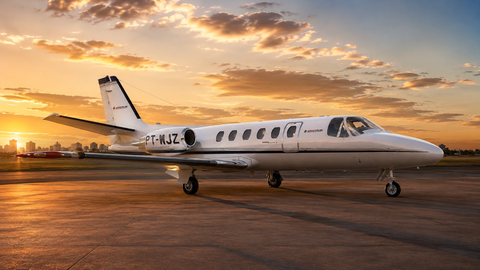 Cessna Citation II PT-WJZ ao pôr do sol